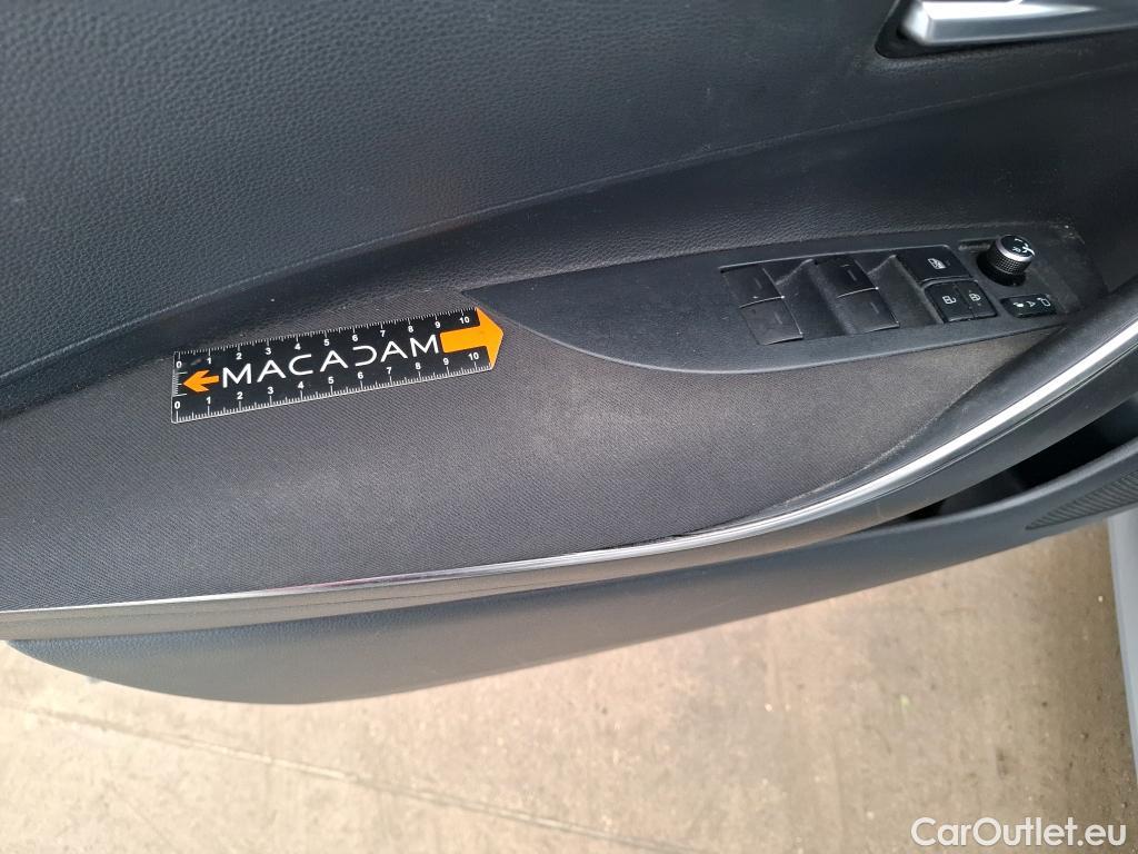  Toyota  Corolla TOYOTA  / 2018 / 5P / Berline Hybride 122h Dynamic Business Stage Acad #60