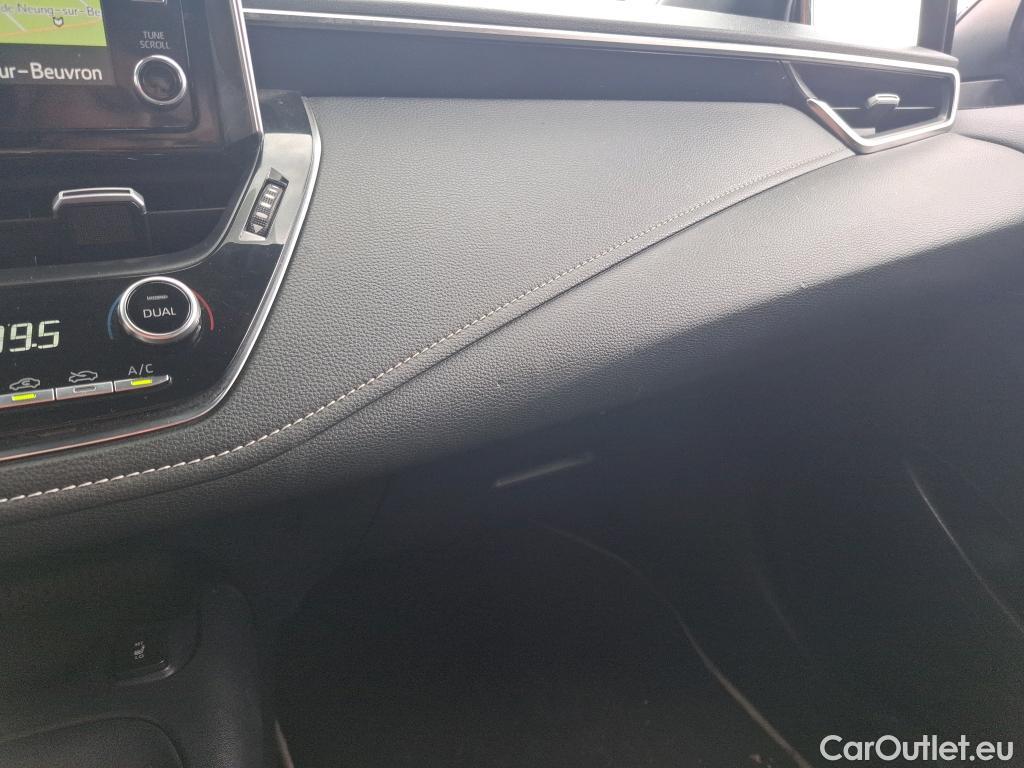  Toyota  Corolla TOYOTA  / 2018 / 5P / Berline Hybride 122h Dynamic Business Supp Lomb #32