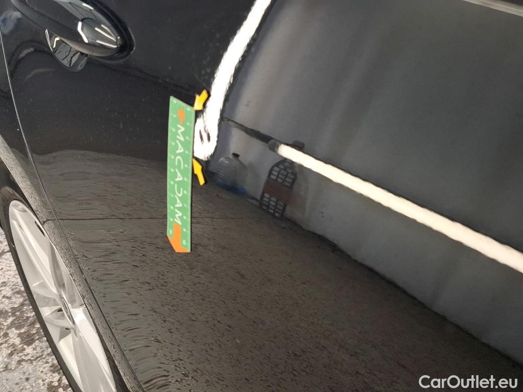  Toyota  Corolla TOYOTA  / 2018 / 5P / Berline Hybride 122h Dynamic Business Supp Lomb #49