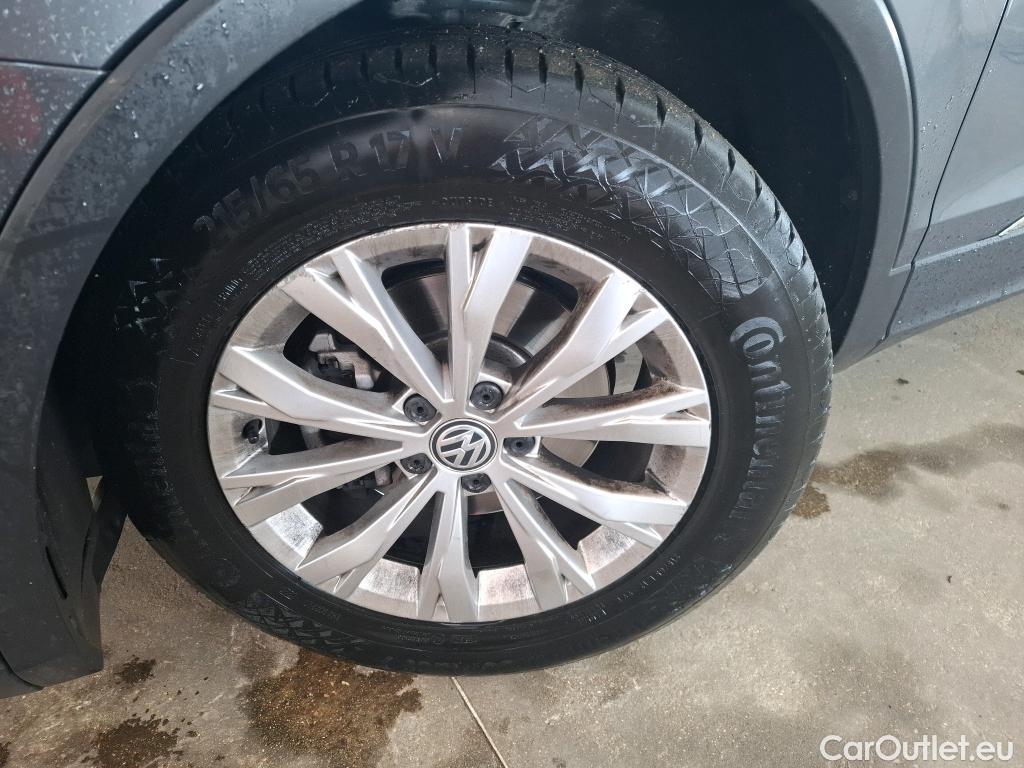  Volkswagen  Tiguan VOLKSWAGEN  / 2016 / 5P / SUV 2.0 TDI 150 DSG7 Confortline Business #23