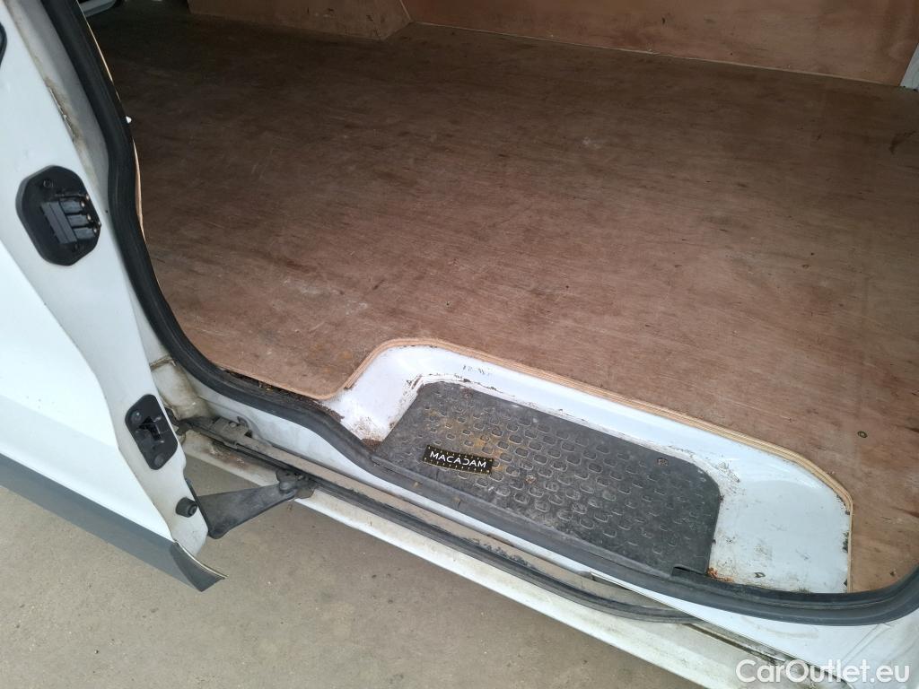  Renault  Trafic RENAULT  / 2019 / 4P / Fourgon tole FG GCF L2H2 1200 Energy dCi 145 E6 #24