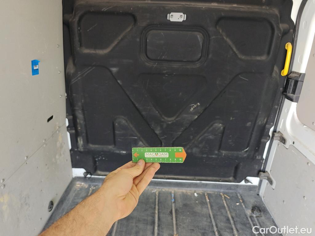  Ford  Transit FORD  / 2013 / 4P / furgón 350 96kW L3H2 Van Trend FWD #57
