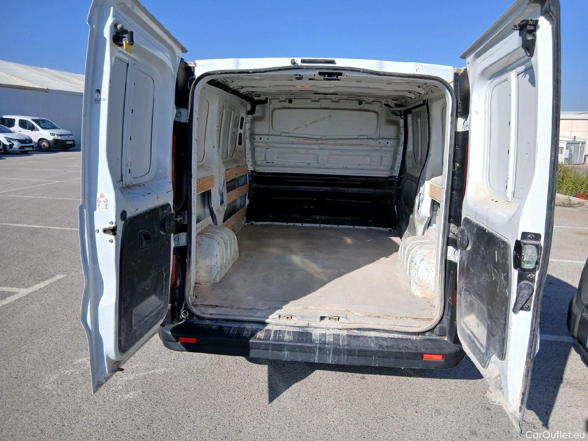  Renault  Trafic RENAULT  / 2021 / 4P / furgón Furgón L1H1 Blue dCi 81 Kw (110 CV) #21