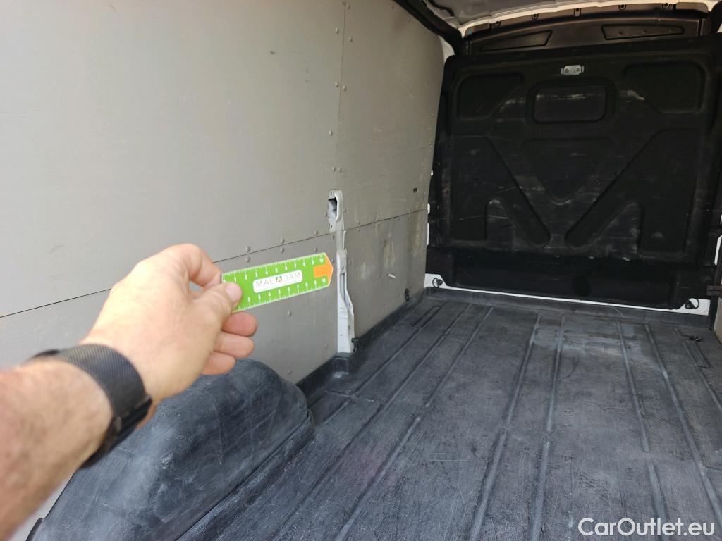  Ford  Transit FORD  / 2013 / 4P / furgón 350 96kW L3H2 Van Trend FWD #38