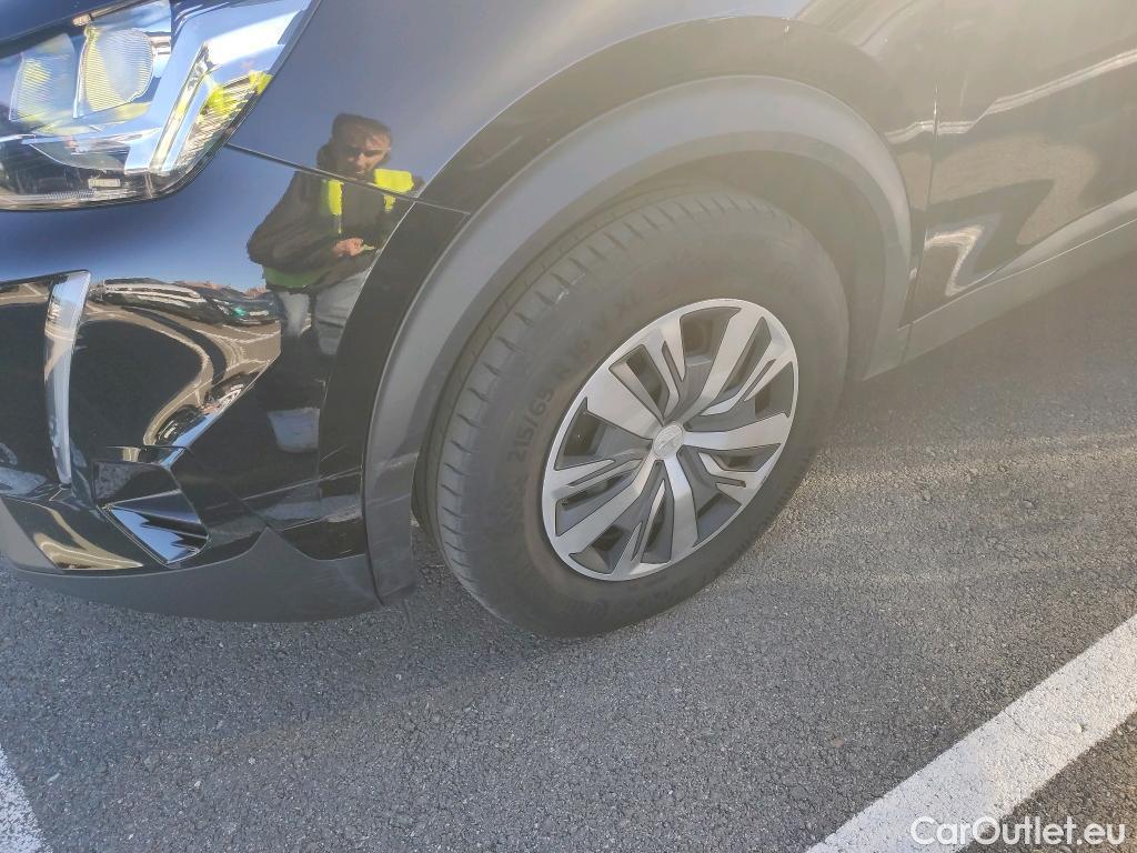  Peugeot  2008 PEUGEOT  / 2019 / 5P / todoterreno Active BlueHDI 81kW (110CV) #32