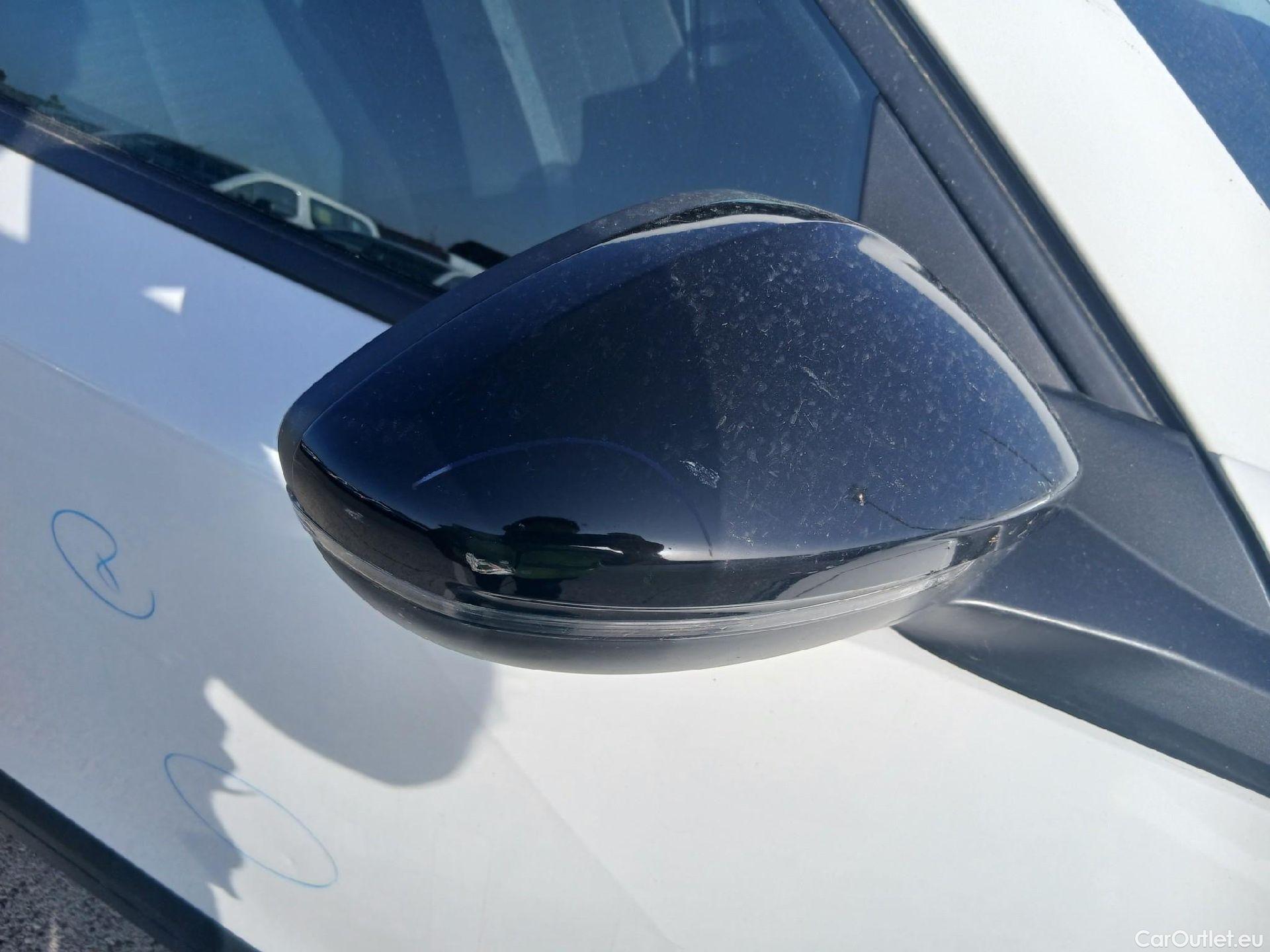  Peugeot  2008 PEUGEOT  / 2019 / 5P / todoterreno Active BlueHDI 81kW (110CV) #29