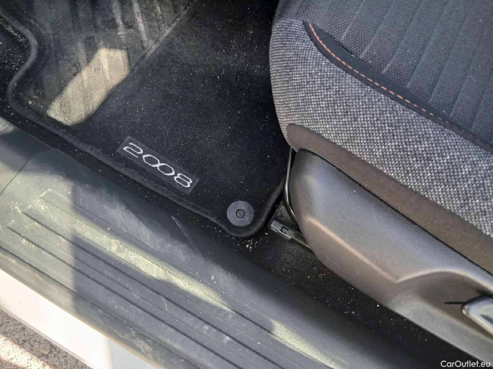  Peugeot  2008 PEUGEOT  / 2019 / 5P / todoterreno Active BlueHDI 81kW (110CV) #2
