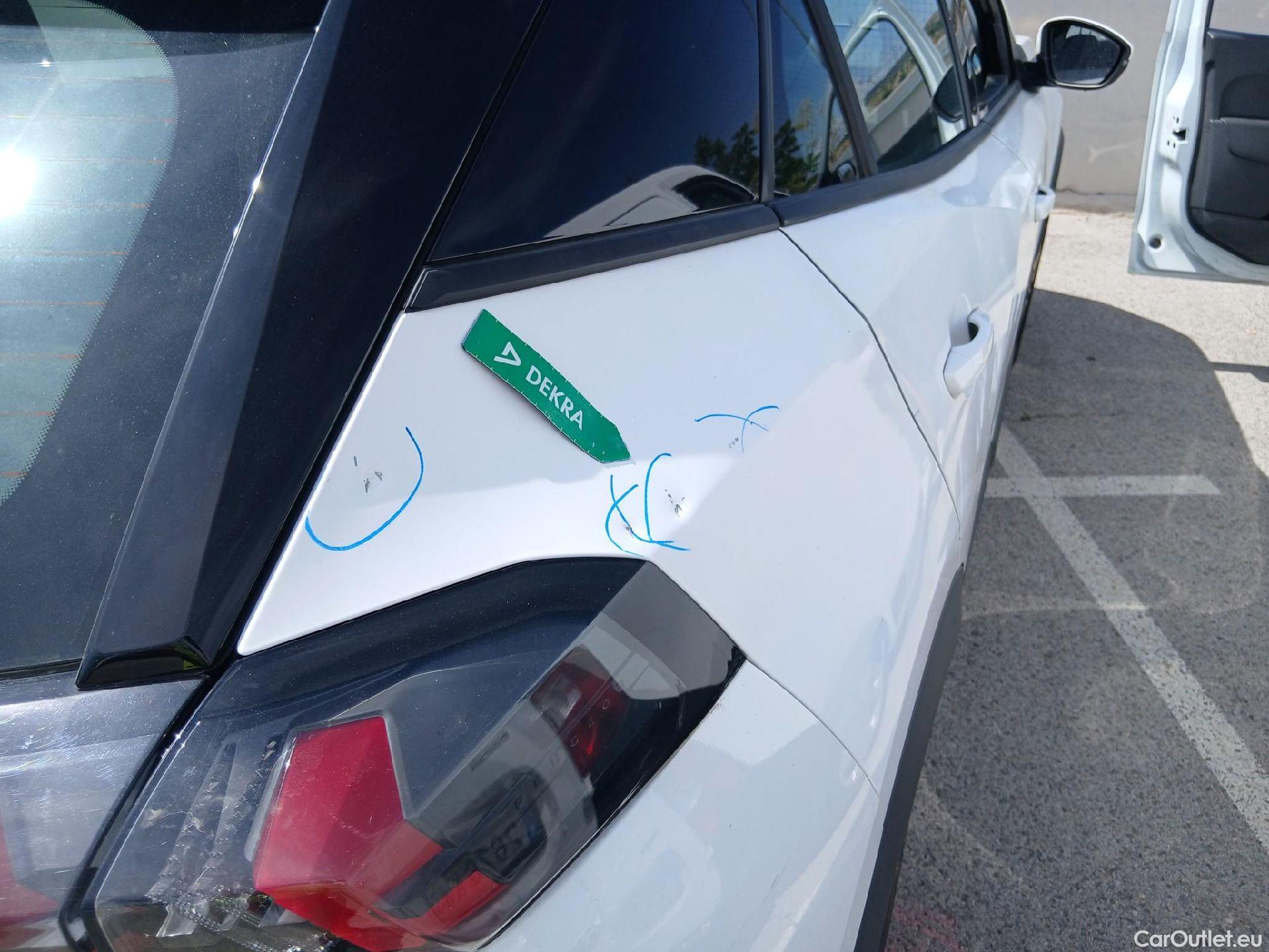  Peugeot  2008 PEUGEOT  / 2019 / 5P / todoterreno Active BlueHDI 81kW (110CV) #28