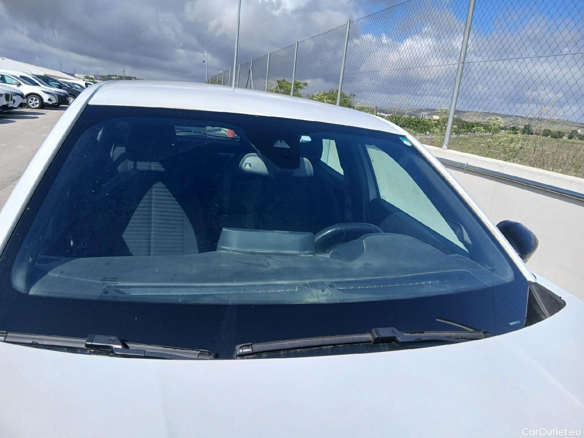  Peugeot  2008 PEUGEOT  / 2019 / 5P / todoterreno Active Pack Puretech 100 S&S BVM6 #12