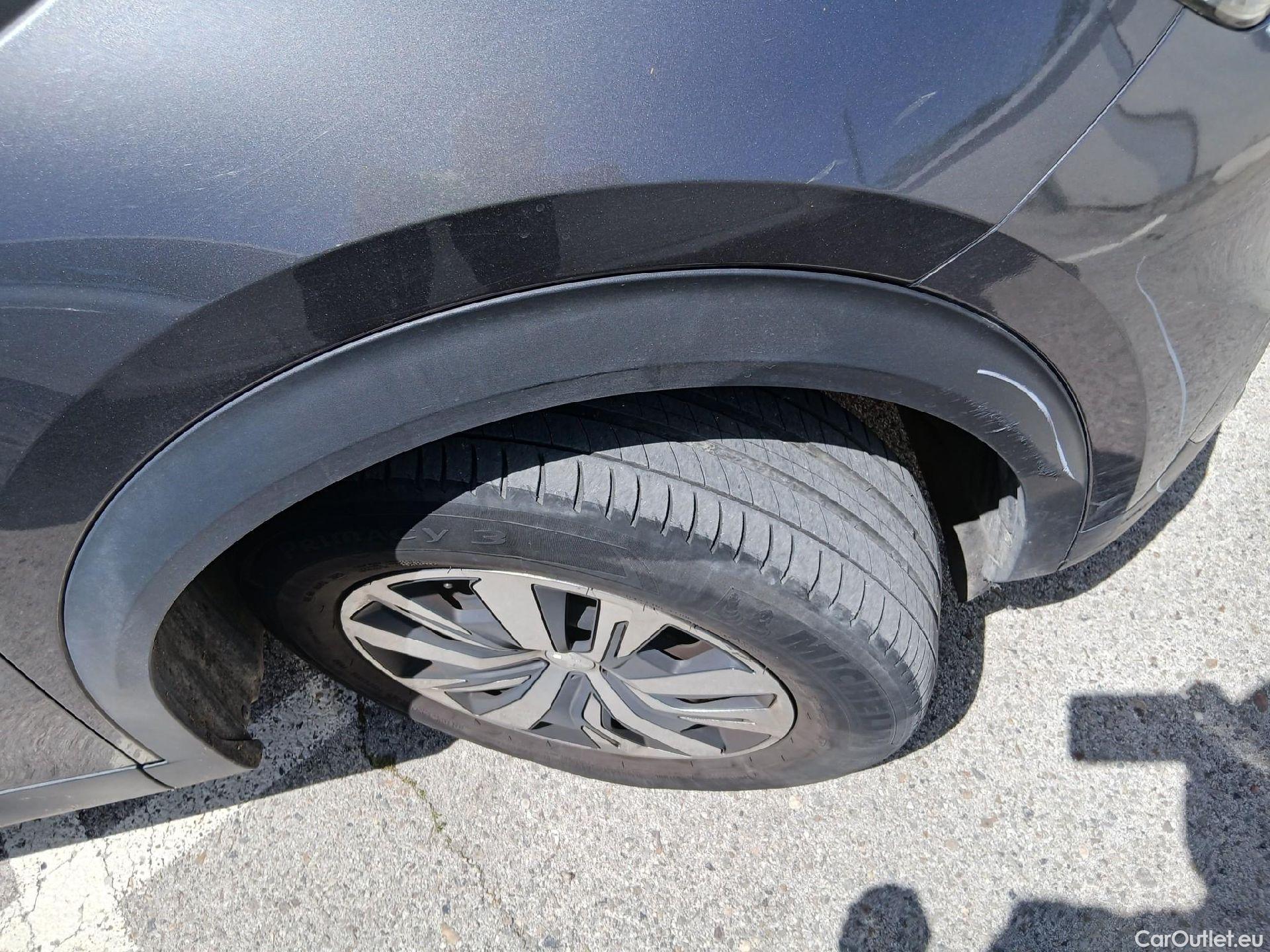  Peugeot  2008 PEUGEOT  / 2019 / 5P / todoterreno Active BlueHDI 81kW (110CV) #39