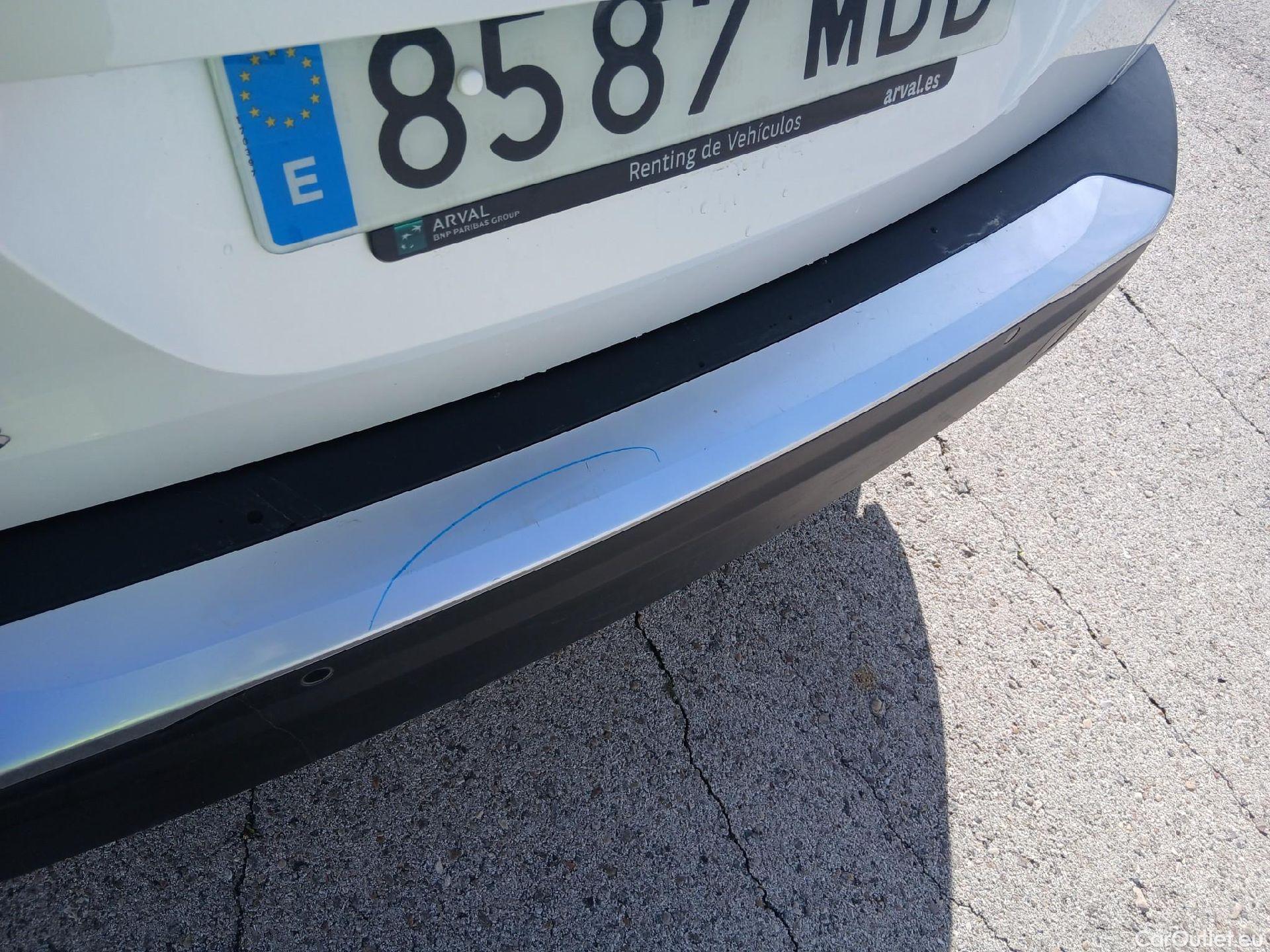  Peugeot  2008 PEUGEOT  / 2019 / 5P / todoterreno Active Pack Puretech 100 S&S BVM6 #17