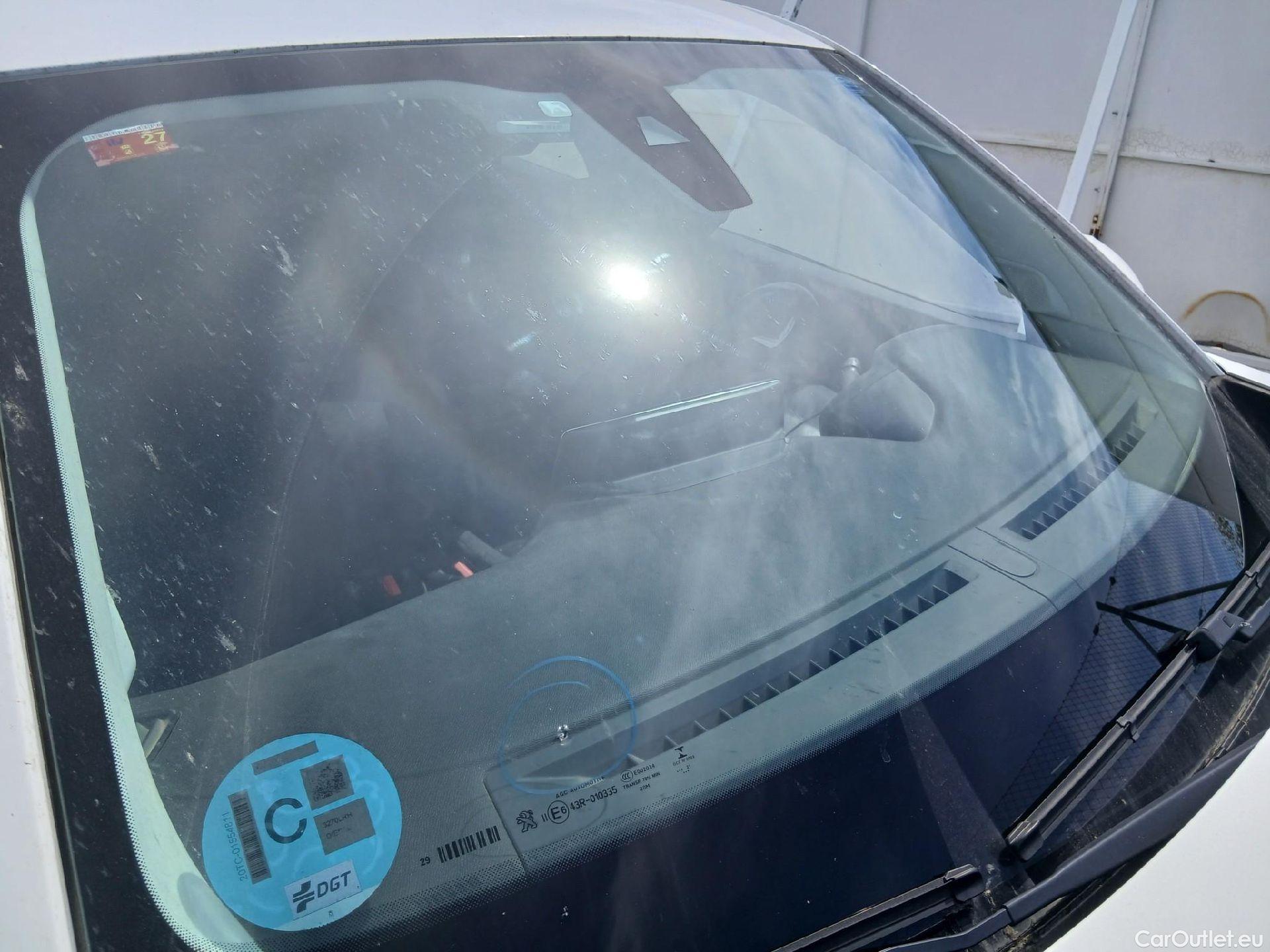  Peugeot  2008 PEUGEOT  / 2019 / 5P / todoterreno Active BlueHDI 81kW (110CV) #4