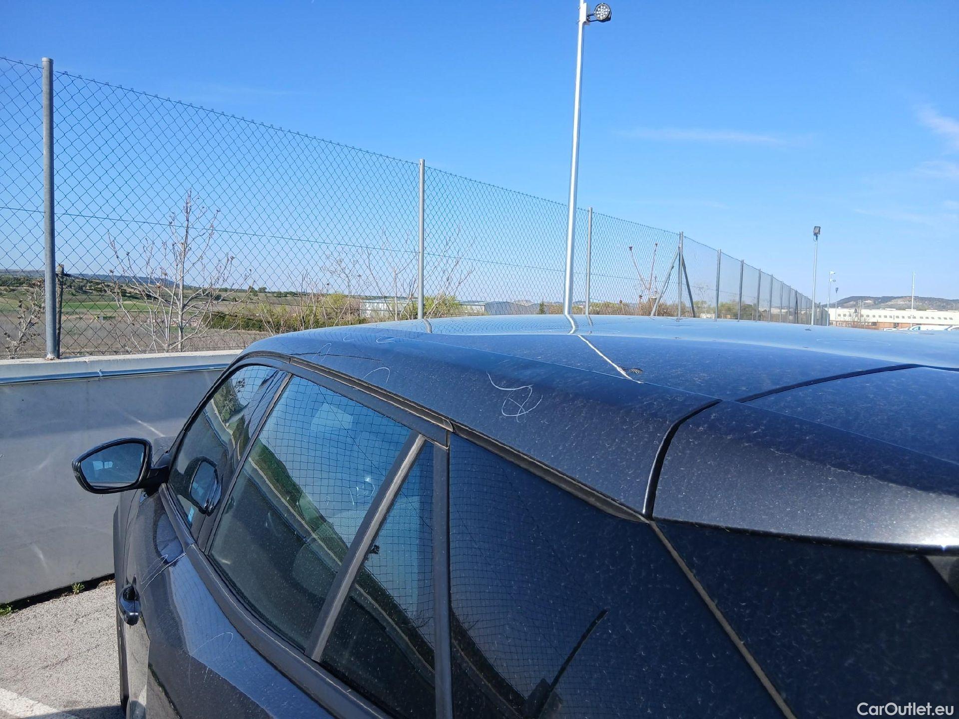  Peugeot  2008 PEUGEOT  / 2019 / 5P / todoterreno Active BlueHDI 81kW (110CV) #16