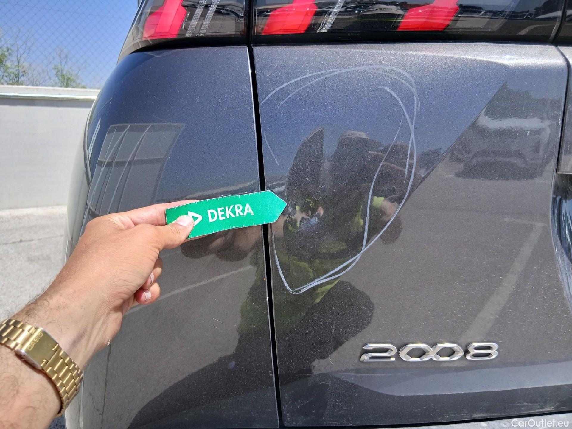  Peugeot  2008 PEUGEOT  / 2019 / 5P / todoterreno Active BlueHDI 81kW (110CV) #25