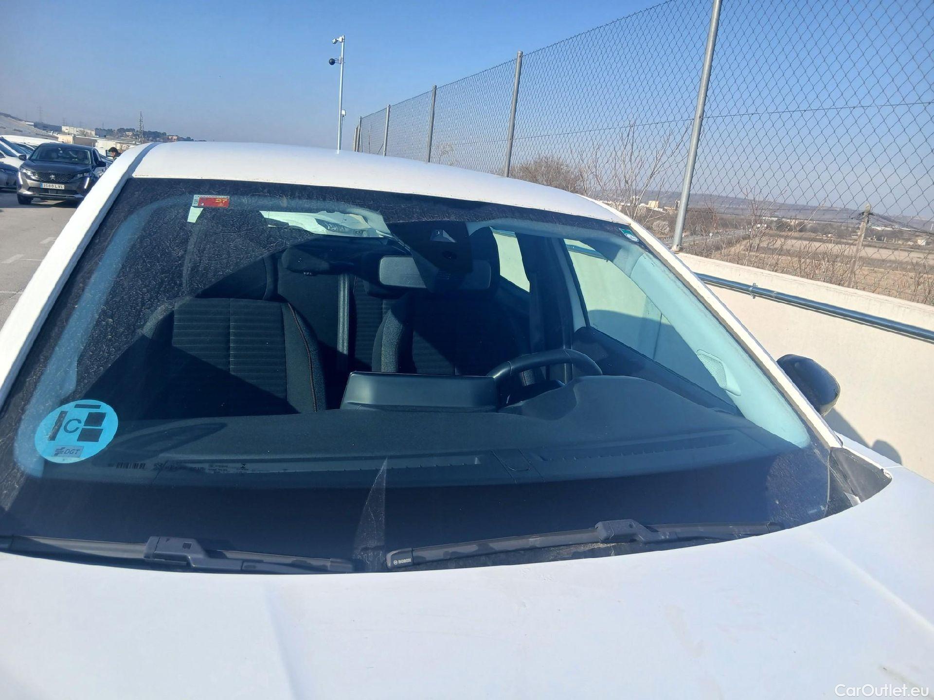  Peugeot  2008 PEUGEOT  / 2019 / 5P / todoterreno Active Puretech 100 S&S BVM6 #8