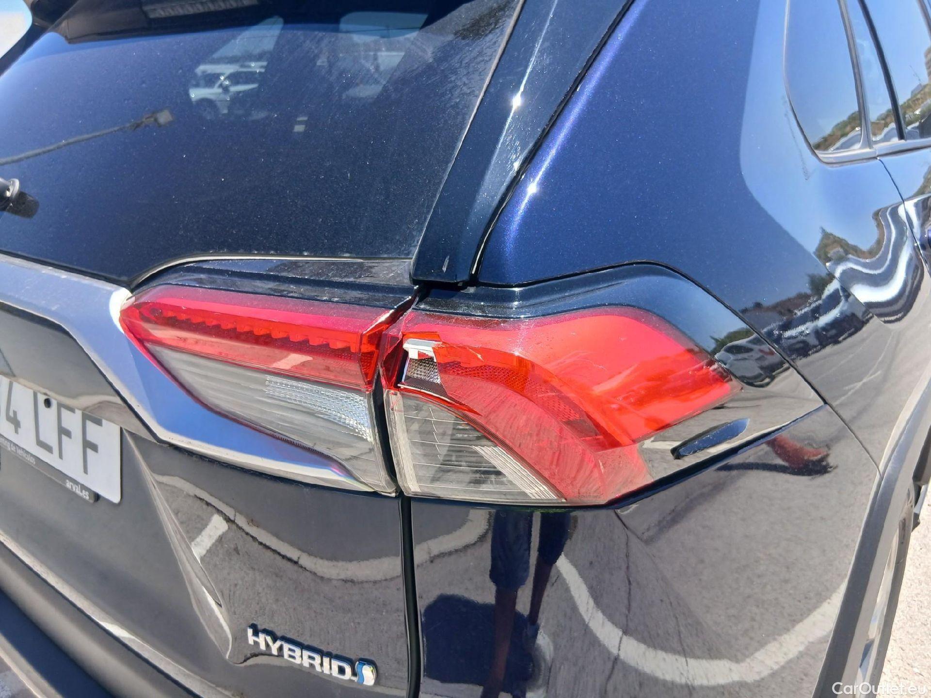  Toyota  RAV4 TOYOTA  / 2018 / 5P / todoterreno 2.5l 220H Luxury #30