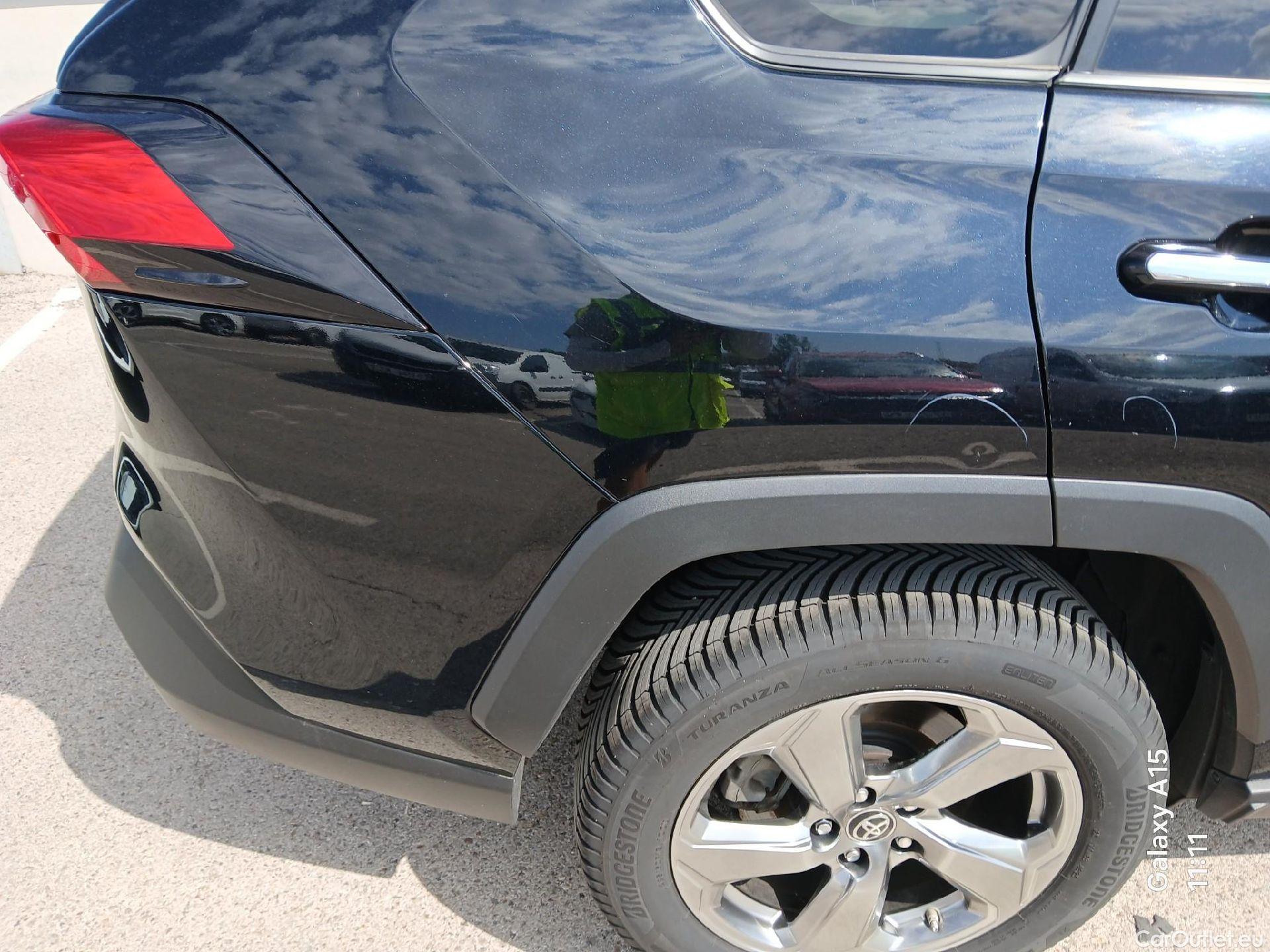  Toyota  RAV4 TOYOTA  / 2018 / 5P / todoterreno 2.5l 220H Luxury #27