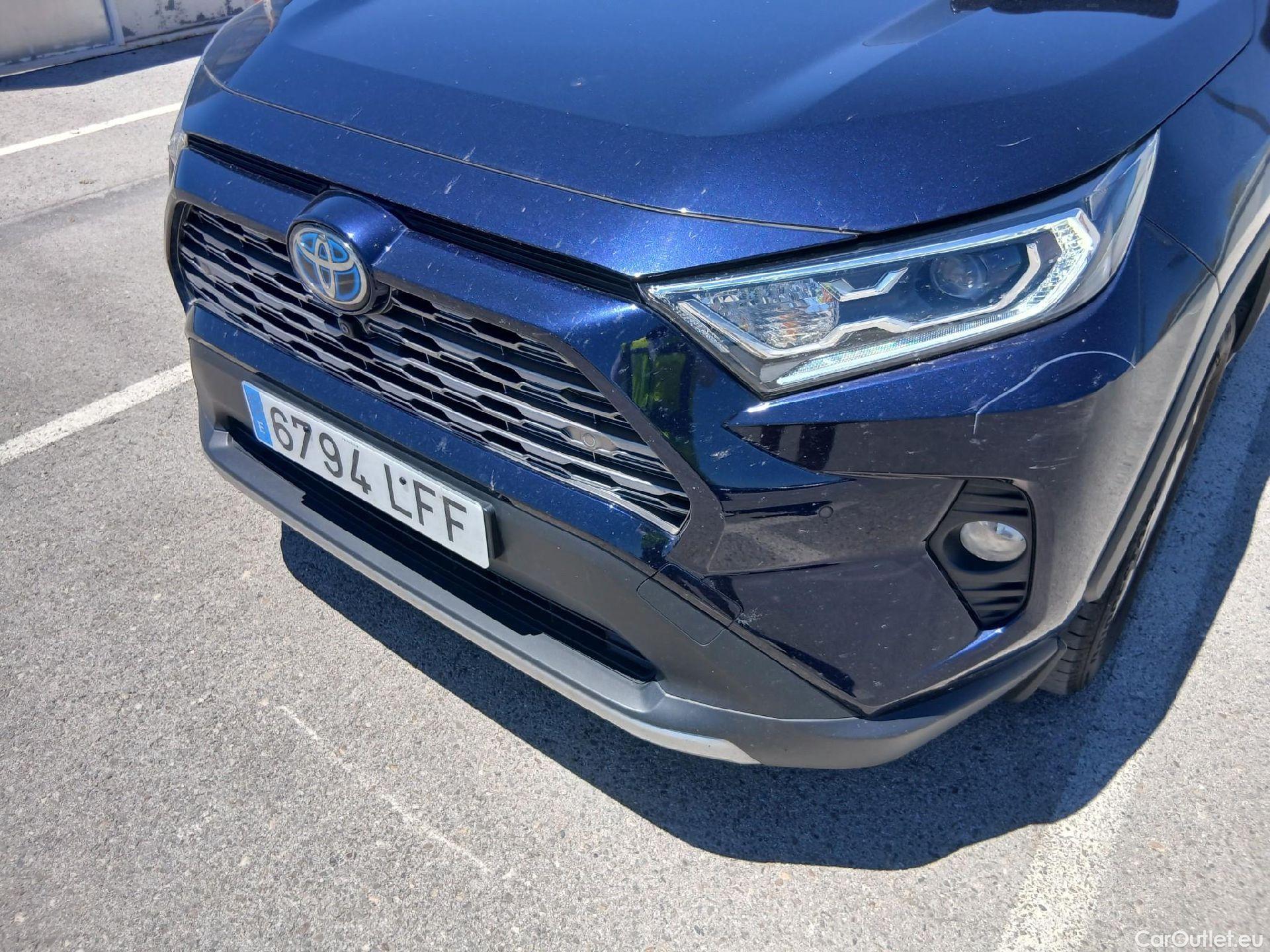  Toyota  RAV4 TOYOTA  / 2018 / 5P / todoterreno 2.5l 220H Luxury #2