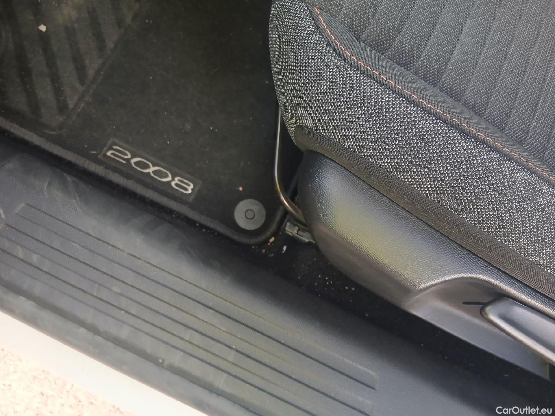  Peugeot  2008 PEUGEOT  / 2019 / 5P / todoterreno Active Puretech 100 S&S BVM6 #2