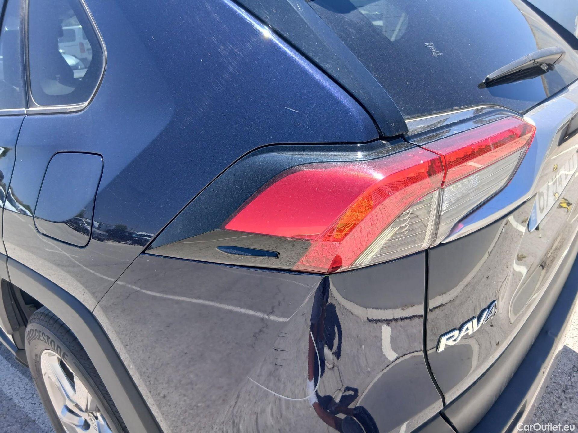  Toyota  RAV4 TOYOTA  / 2018 / 5P / todoterreno 2.5l 220H Luxury #21