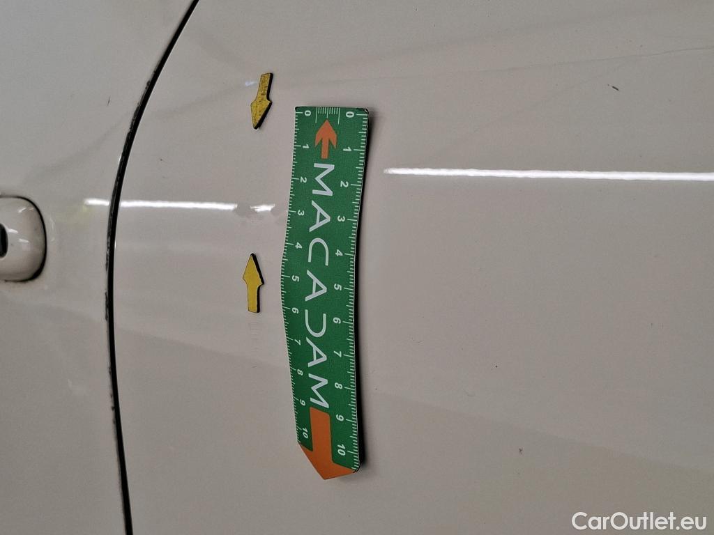  Renault  Captur RENAULT  5p Crossover Business dCi 90 #26