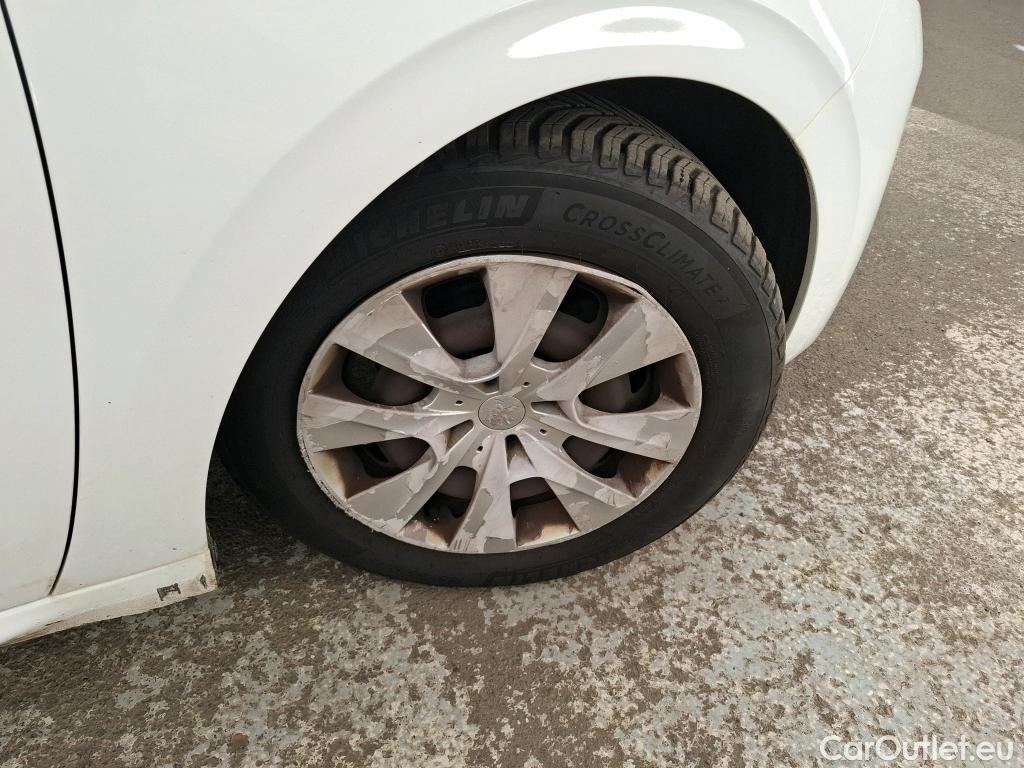  Peugeot  208  Affaire Premium 1.6 HDi 75CV BVM5 E6 #21