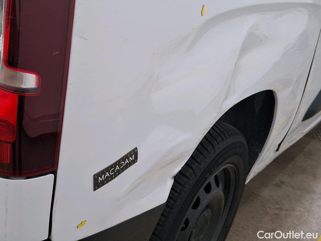  Citroen  Berlingo CITROEN  Van / 2018 / 4P / Fourgonnette XL 950kg BlueHDi 100 S&S BVM Driver #2