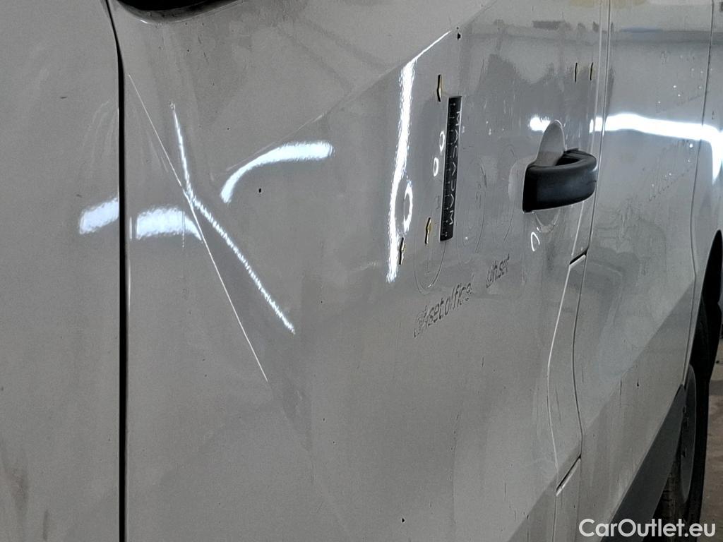  Renault  Trafic RENAULT  / 2019 / 4P / Fourgon tole FG GCF L1H1 1000 Energy dCi 145 EDC #77