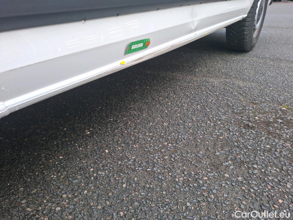  Volkswagen  Crafter  Fourgon Fourgon 35 mittlerer Radstand mit Hochdach FWD 2.0 140CV BVM6 #1
