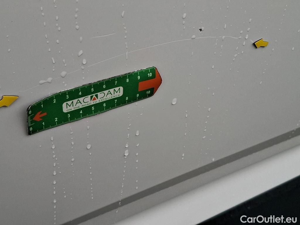  Volkswagen  Crafter  Fourgon Fourgon 35 mittlerer Radstand mit Hochdach FWD 2.0 140CV BVM6 #18