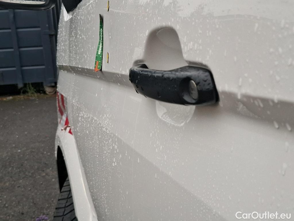  Volkswagen  Crafter  Fourgon Fourgon 35 mittlerer Radstand mit Hochdach FWD 2.0 140CV BVM6 #31