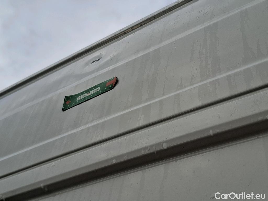  Volkswagen  Crafter  Fourgon Fourgon 35 mittlerer Radstand mit Hochdach FWD 2.0 140CV BVM6 #9