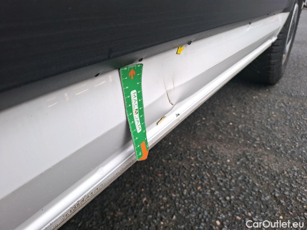  Volkswagen  Crafter  Fourgon Fourgon 35 mittlerer Radstand mit Hochdach FWD 2.0 140CV BVM6 #3