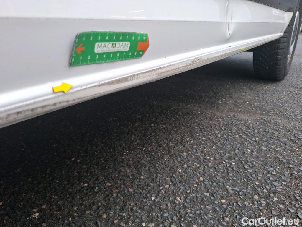  Volkswagen  Crafter  Fourgon Fourgon 35 mittlerer Radstand mit Hochdach FWD 2.0 140CV BVM6 #2