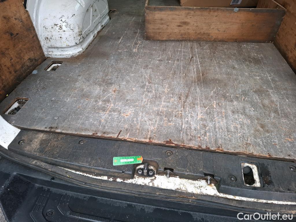  Volkswagen  Crafter  Fourgon Fourgon 35 mittlerer Radstand mit Hochdach FWD 2.0 140CV BVM6 #38