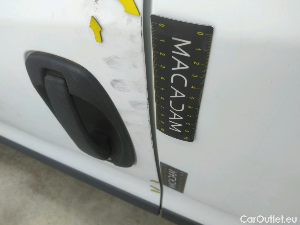  Fiat  Doblo FIAT Doblò Cargo / 2015 / 4P / Fourgonnette 1.6 Multijet 105 Pack Professional (ex 255V) #8