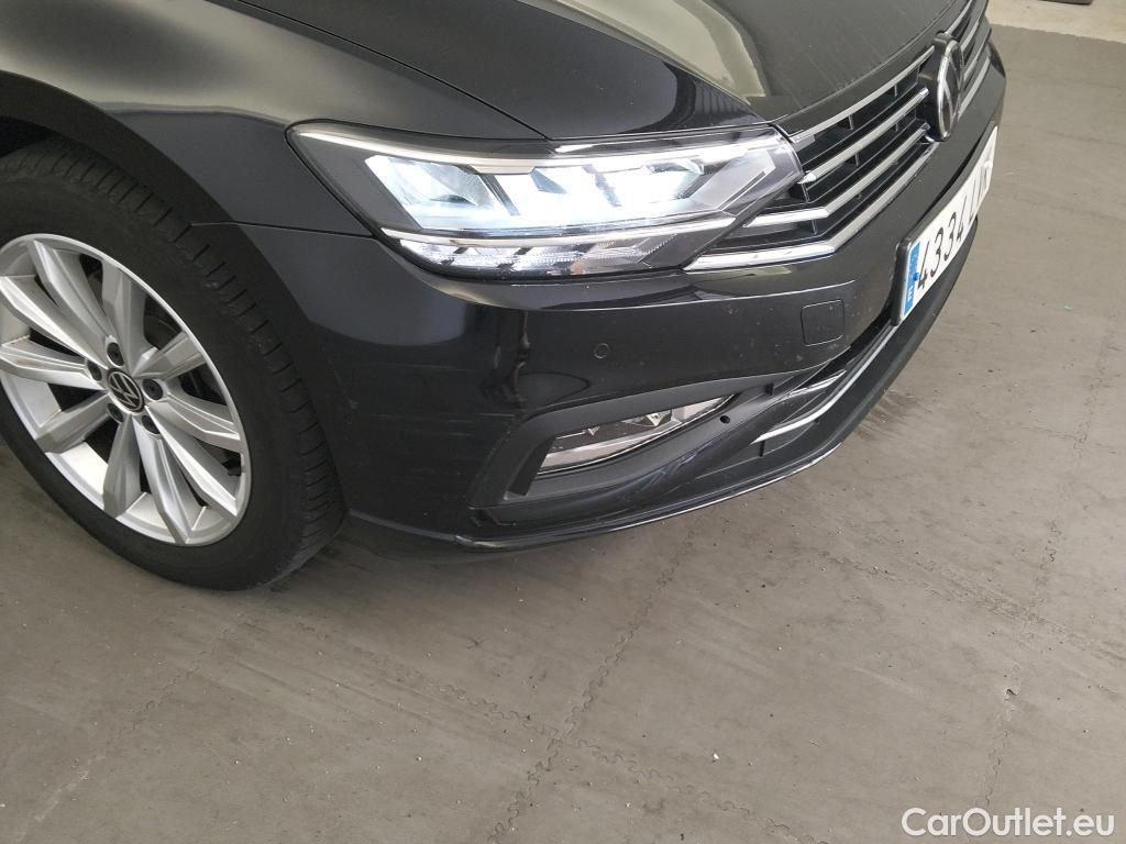  Volkswagen  Passat VOLKSWAGEN  / 2019 / 5P / familiar Variant Executive 1.5 TSI 110kW DSG #1