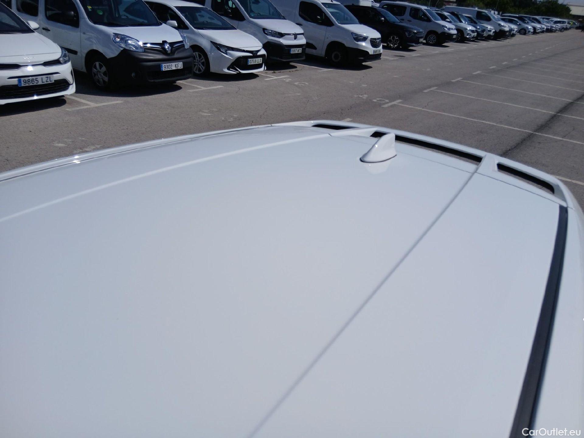  Toyota  C-HR TOYOTA  / 2019 / 5P / todoterreno 1.8 125H Active #24