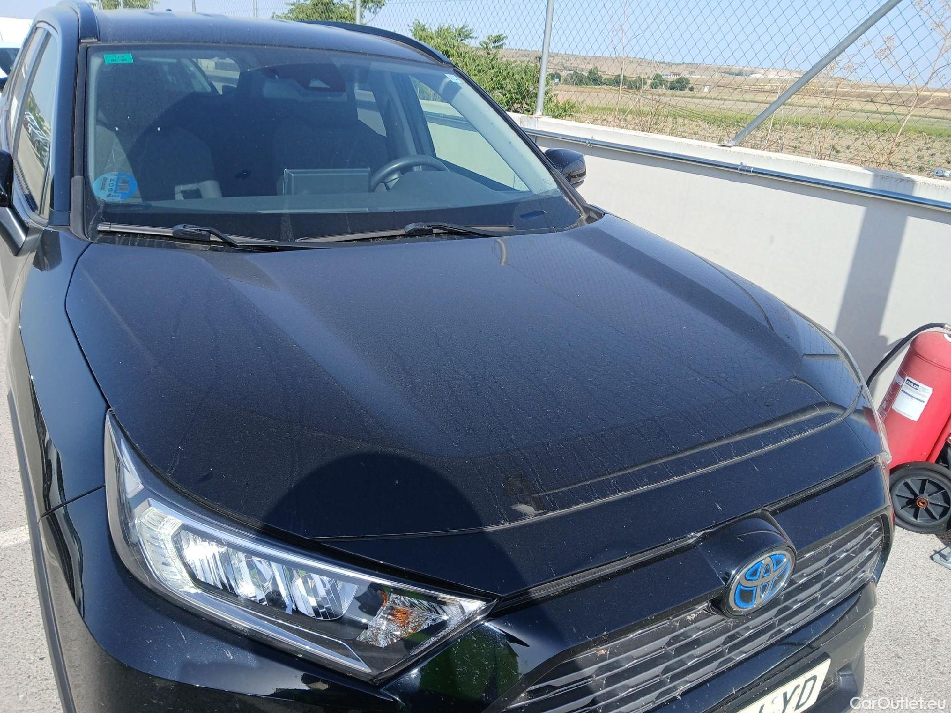  Toyota  RAV4 TOYOTA  / 2018 / 5P / todoterreno 2.5l 220H Advance 4WD #3