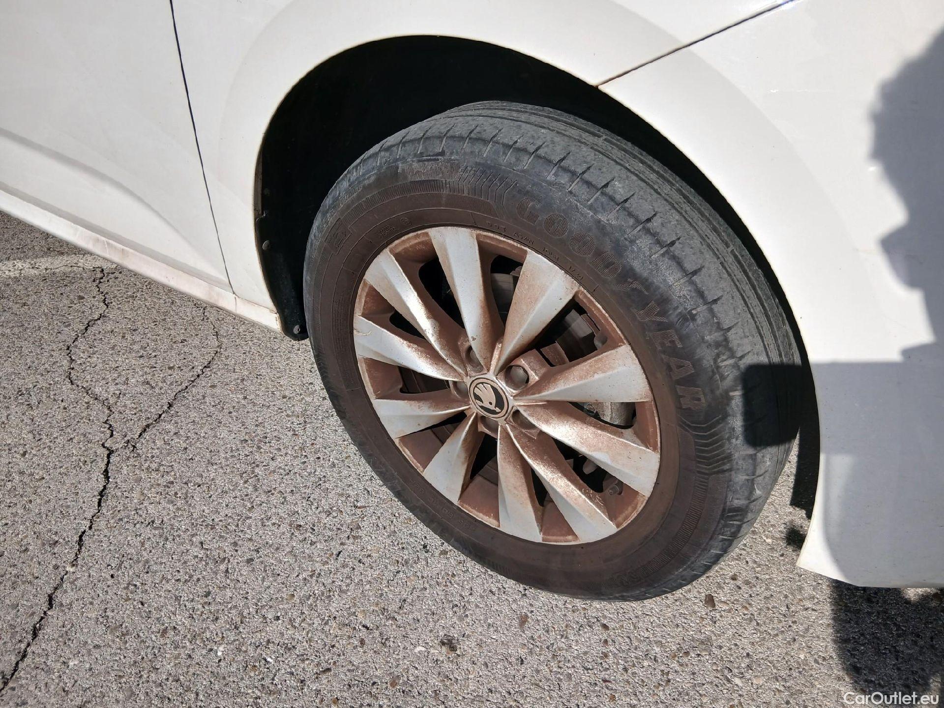  Skoda  KAMIQ SKODA  1.0 TSI 81kW (110CV) DSG Ambition #32