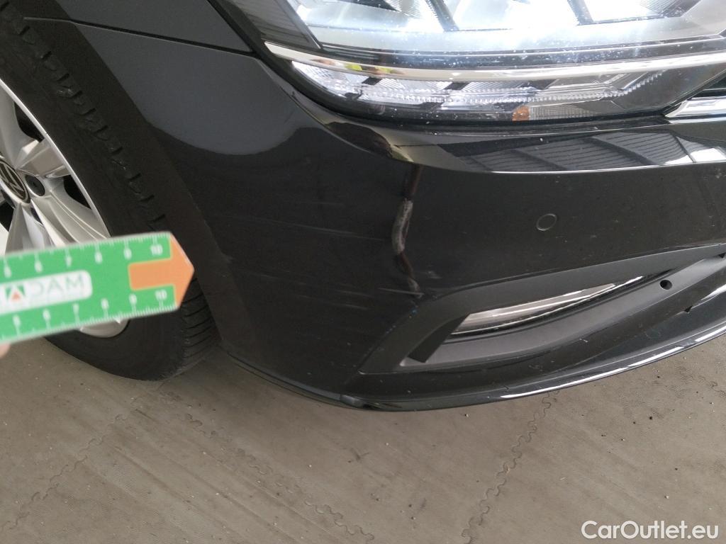  Volkswagen  Passat VOLKSWAGEN  / 2019 / 5P / familiar Variant Executive 1.5 TSI 110kW DSG #2