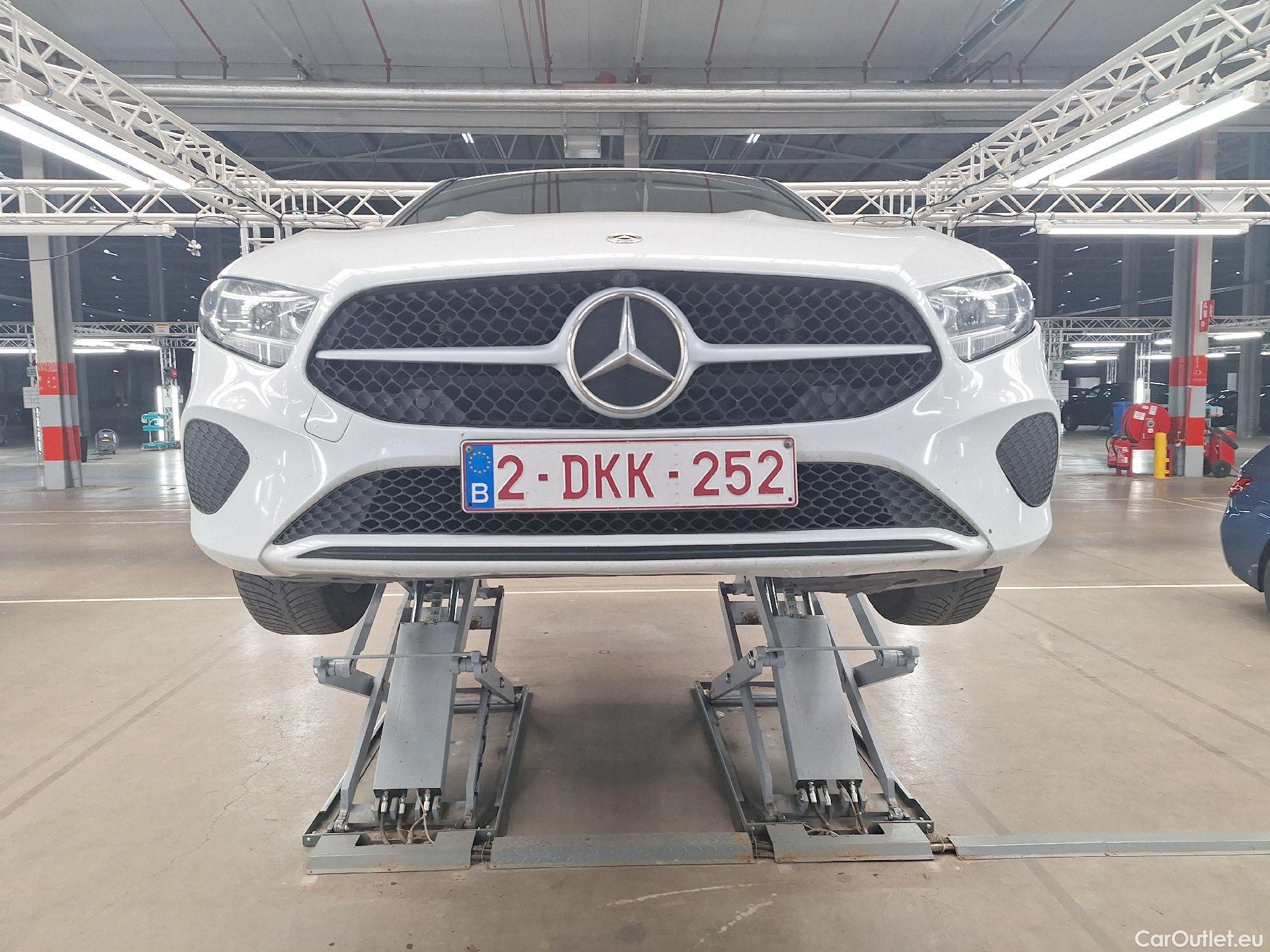  Mercedes  A-Klasse Mercedes, A-Class Berline '18, Mercedes-Benz  Limousine A 180d Business S #8