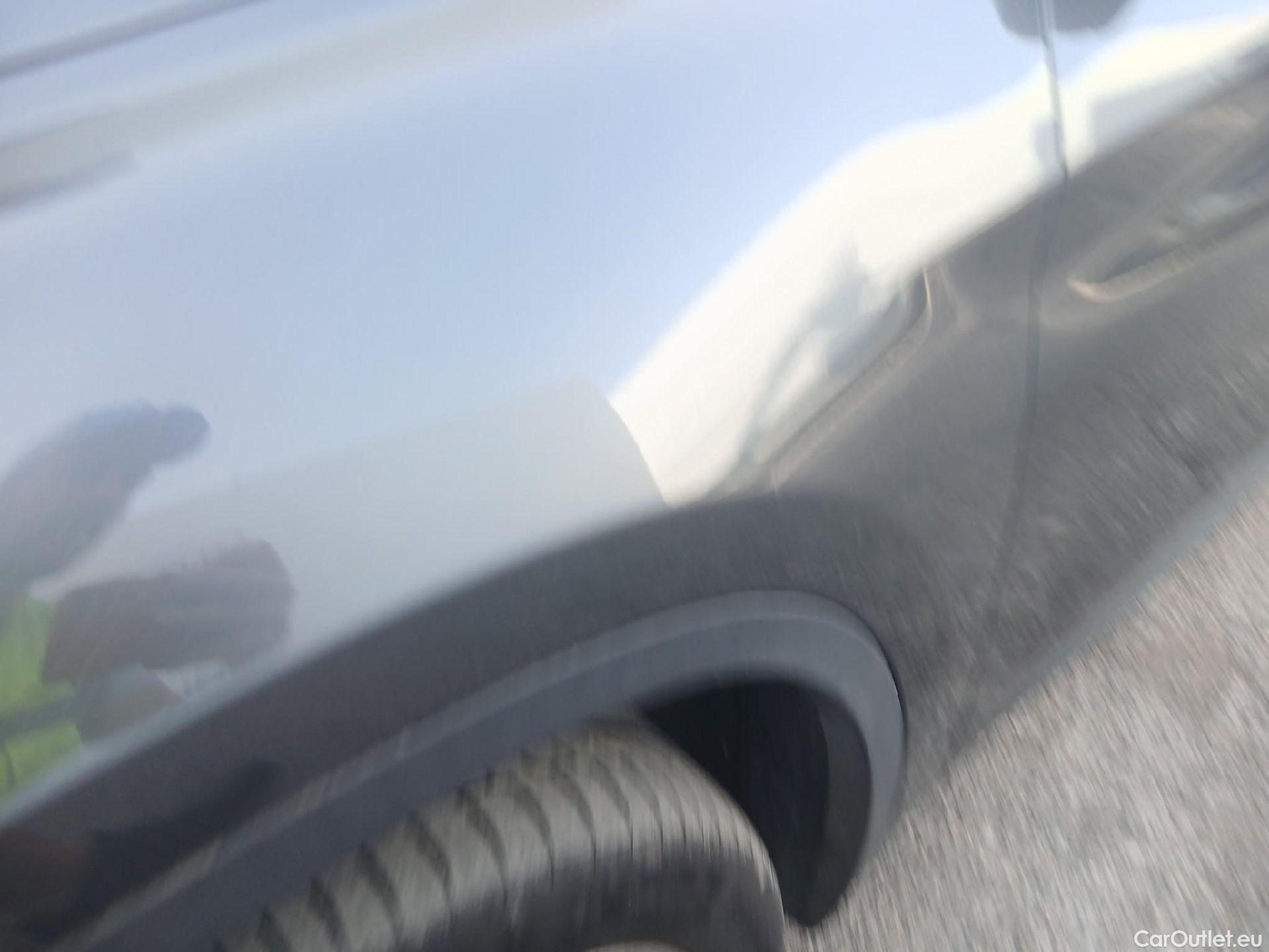  Bmw  X1 BMW  sDrive18iA #3