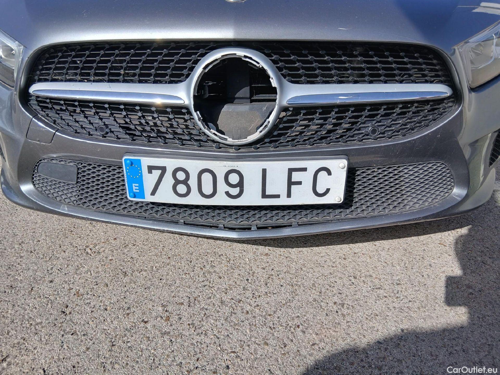 Mercedes  A-Klasse MERCEDES-BENZ Clase A / 2018 / 5P / berlina con portón A 180 d #6