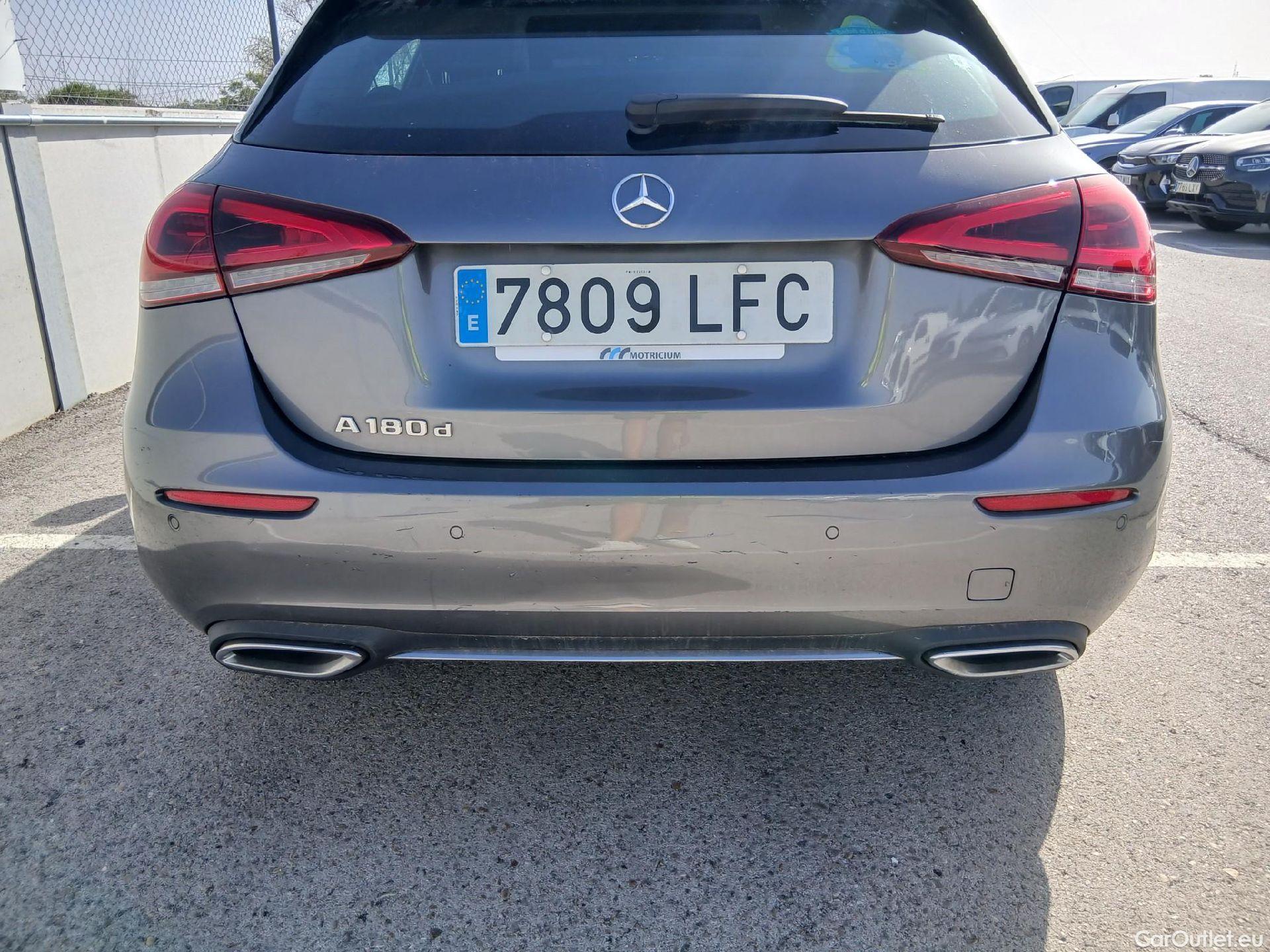  Mercedes  A-Klasse MERCEDES-BENZ Clase A / 2018 / 5P / berlina con portón A 180 d #31