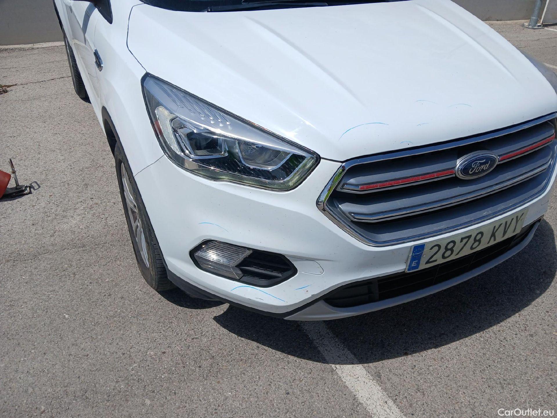  Ford  Kuga FORD  / 2016 / 5P / todoterreno 1.5 EcoBoost 88kW 4x2 Trend+ (CX) #4
