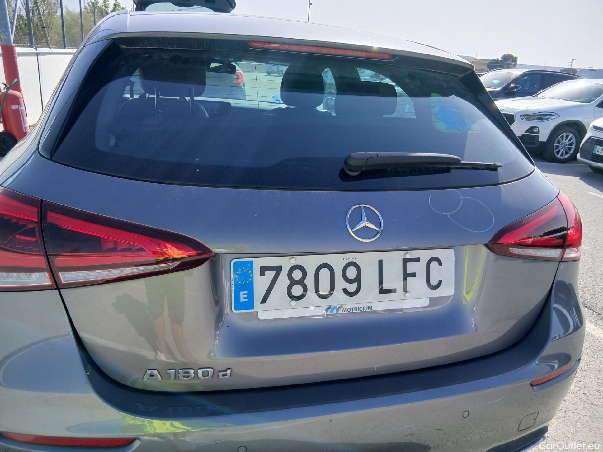  Mercedes  A-Klasse MERCEDES-BENZ Clase A / 2018 / 5P / berlina con portón A 180 d #32