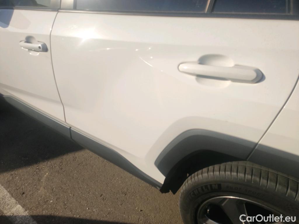  Toyota  RAV4 TOYOTA  / 2018 / 5P / todoterreno 2.5l 220H Advance #3