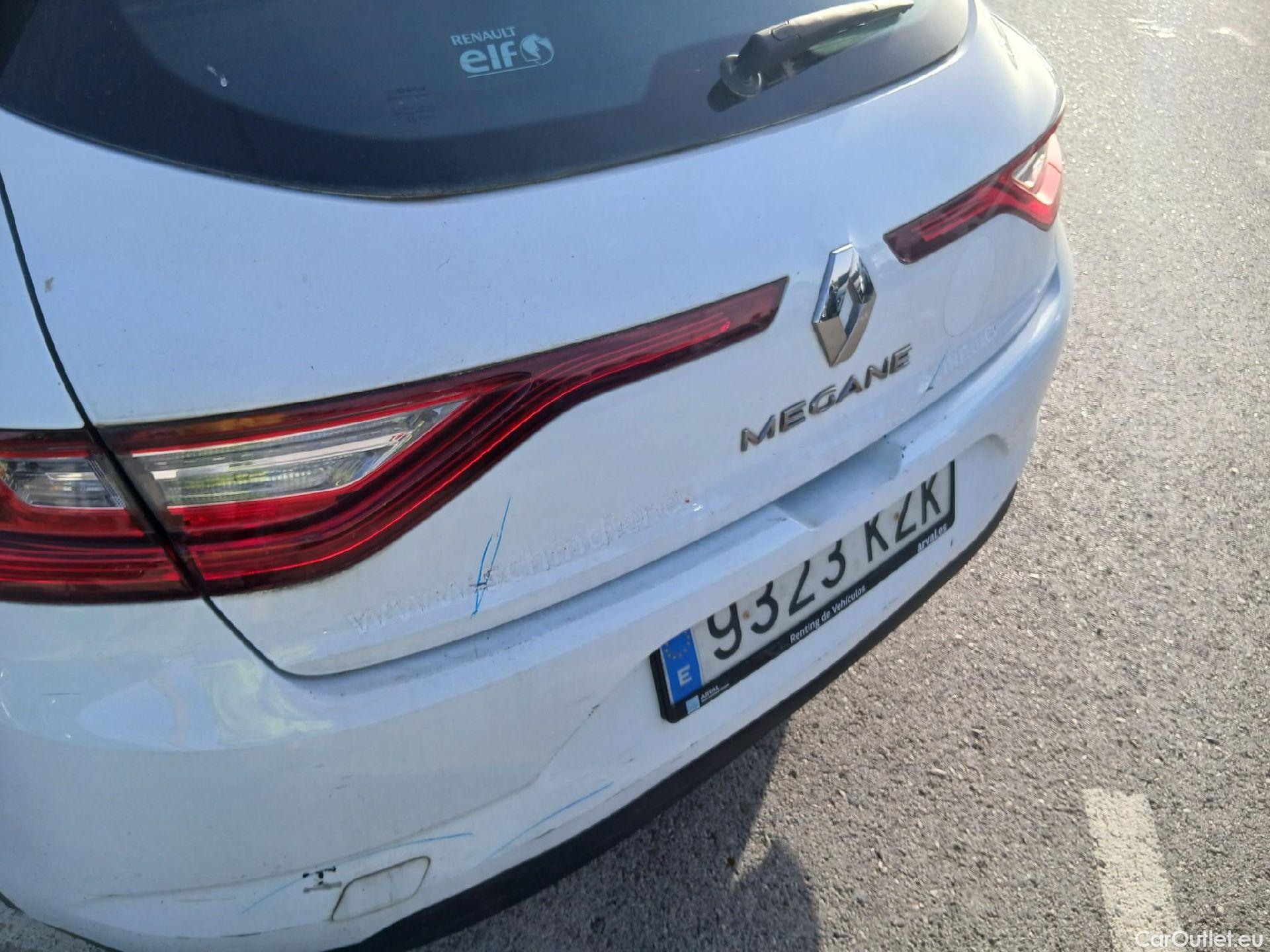  Renault  Megane RENAULT Mégane / 2015 / 5P / berlina con portón Life Blue dCi 70kW (95CV) #19