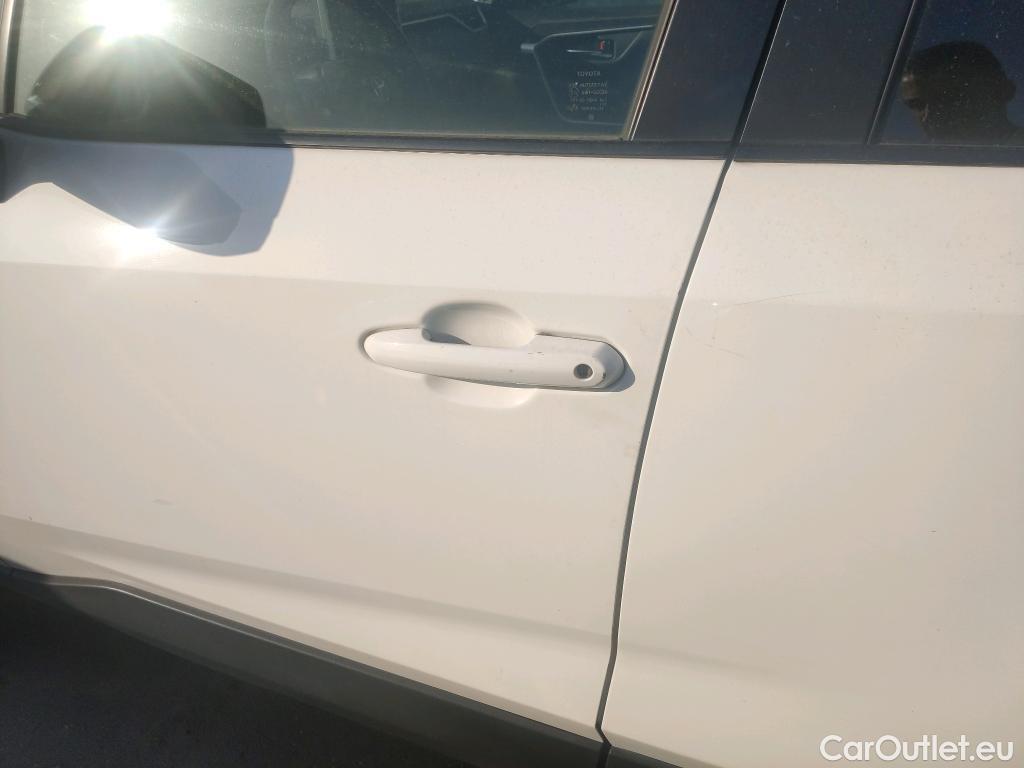  Toyota  RAV4 TOYOTA  / 2018 / 5P / todoterreno 2.5l 220H Advance #30